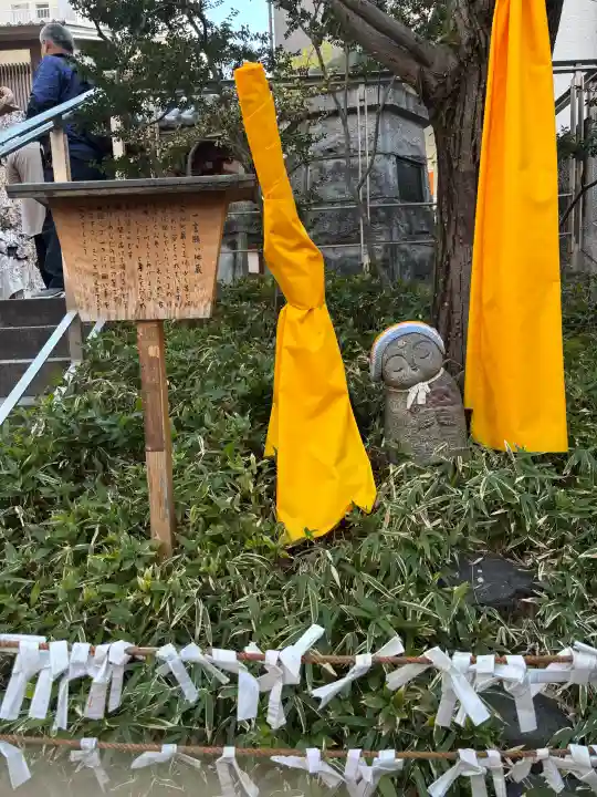 頂法寺(六角堂)の{uncategorized: "未分類", other: "その他", undefined: "問題あり", building: "その他建物", grave: "お墓", sacred_gate: "鳥居", guardian: "狛犬", statue: "像", buddha: "仏像", history: "歴史", nature: "自然", garden: "庭園", animal: "動物", pagoda: "塔", temizu: "手水舎", mountain_gate: "山門・神門", sanctuary: "本殿・本堂", subordinate: "末社・摂社", art: "芸術", scenery: "景色", jizo: "地蔵", ema: "絵馬", goshuin: "御朱印", omikuji: "おみくじ", items: "授与品その他", amulet: "お守り", goshuincho: "御朱印帳", eats: "食事", festival: "お祭り", votive_dance: "神楽", shichigosan: "七五三参", wedding: "結婚式", experience: "体験その他", initially: "初詣", around: "周辺", anti_infection: "感染症対策"}