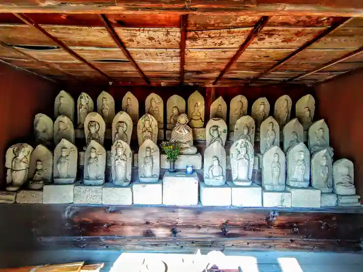 八龍社(目比)の仏像