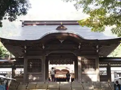 彌彦神社の山門・神門