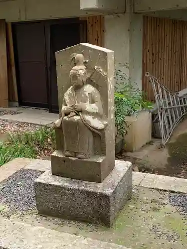 上之庄神社の像