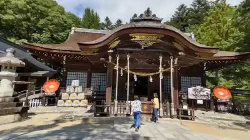 武田神社の本殿・本堂