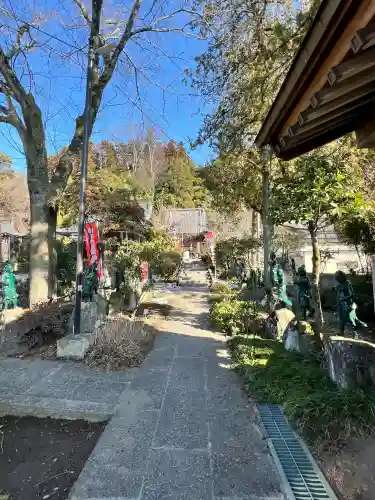 不動寺(松井田不動尊) の{uncategorized: "未分類", other: "その他", undefined: "問題あり", building: "その他建物", grave: "お墓", sacred_gate: "鳥居", guardian: "狛犬", statue: "像", buddha: "仏像", history: "歴史", nature: "自然", garden: "庭園", animal: "動物", pagoda: "塔", temizu: "手水舎", mountain_gate: "山門・神門", sanctuary: "本殿・本堂", subordinate: "末社・摂社", art: "芸術", scenery: "景色", jizo: "地蔵", ema: "絵馬", goshuin: "御朱印", omikuji: "おみくじ", items: "授与品その他", amulet: "お守り", goshuincho: "御朱印帳", eats: "食事", festival: "お祭り", votive_dance: "神楽", shichigosan: "七五三参", wedding: "結婚式", experience: "体験その他", initially: "初詣", around: "周辺", anti_infection: "感染症対策"}