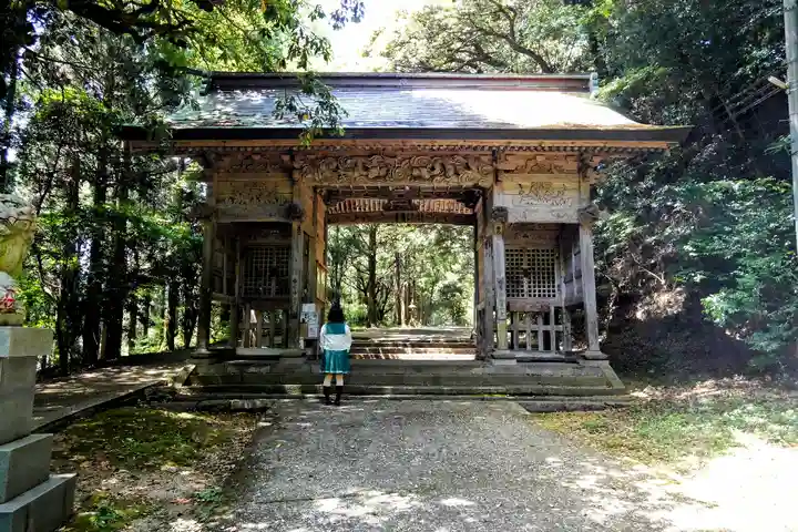 倭文神社の山門・神門