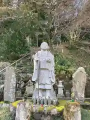 西林寺の像