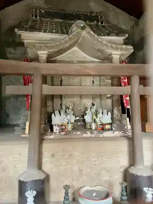 濱町稲荷の{uncategorized: "未分類", other: "その他", undefined: "問題あり", building: "その他建物", grave: "お墓", sacred_gate: "鳥居", guardian: "狛犬", statue: "像", buddha: "仏像", history: "歴史", nature: "自然", garden: "庭園", animal: "動物", pagoda: "塔", temizu: "手水舎", mountain_gate: "山門・神門", sanctuary: "本殿・本堂", subordinate: "末社・摂社", art: "芸術", scenery: "景色", jizo: "地蔵", ema: "絵馬", goshuin: "御朱印", omikuji: "おみくじ", items: "授与品その他", amulet: "お守り", goshuincho: "御朱印帳", eats: "食事", festival: "お祭り", votive_dance: "神楽", shichigosan: "七五三参", wedding: "結婚式", experience: "体験その他", initially: "初詣", around: "周辺", anti_infection: "感染症対策"}