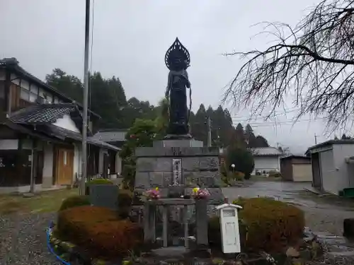 西江寺の仏像