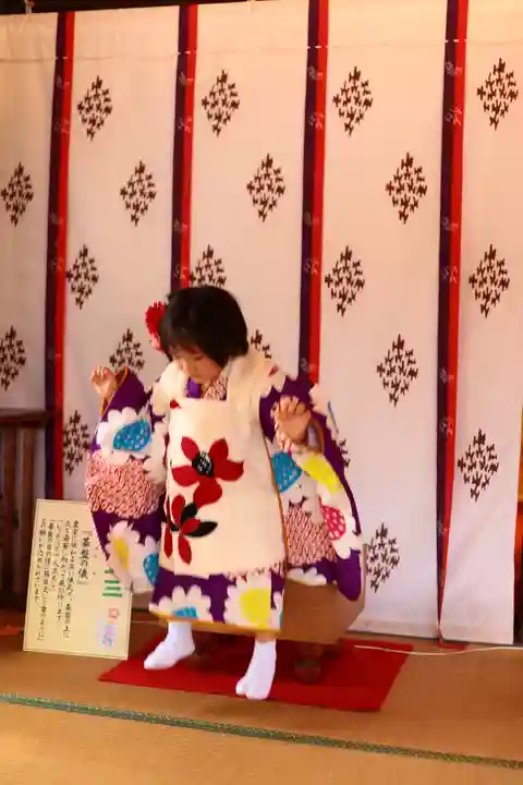 三津厳島神社の七五三参