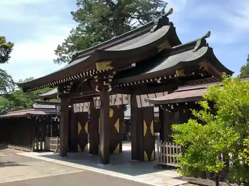 諏訪神社の山門