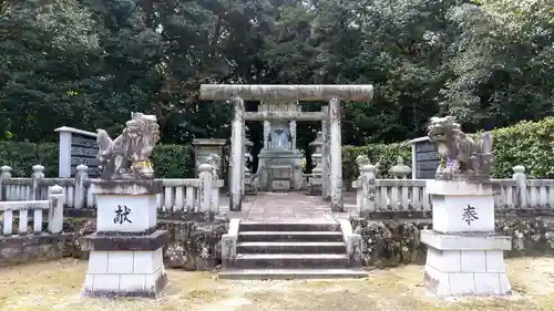 冠纓神社の狛犬