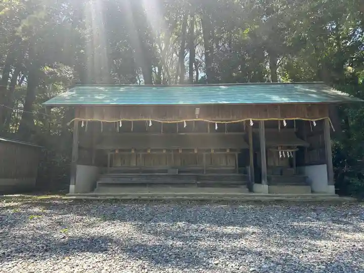 草薙神社の{uncategorized: "未分類", other: "その他", undefined: "問題あり", building: "その他建物", grave: "お墓", sacred_gate: "鳥居", guardian: "狛犬", statue: "像", buddha: "仏像", history: "歴史", nature: "自然", garden: "庭園", animal: "動物", pagoda: "塔", temizu: "手水舎", mountain_gate: "山門・神門", sanctuary: "本殿・本堂", subordinate: "末社・摂社", art: "芸術", scenery: "景色", jizo: "地蔵", ema: "絵馬", goshuin: "御朱印", omikuji: "おみくじ", items: "授与品その他", amulet: "お守り", goshuincho: "御朱印帳", eats: "食事", festival: "お祭り", votive_dance: "神楽", shichigosan: "七五三参", wedding: "結婚式", experience: "体験その他", initially: "初詣", around: "周辺", anti_infection: "感染症対策"}