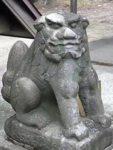 越中白山総社の狛犬