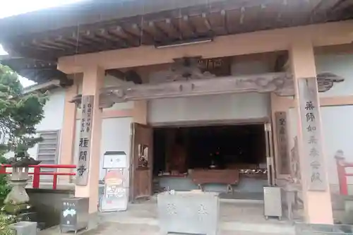 種間寺の本殿・本堂