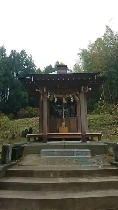 新山神社の本殿