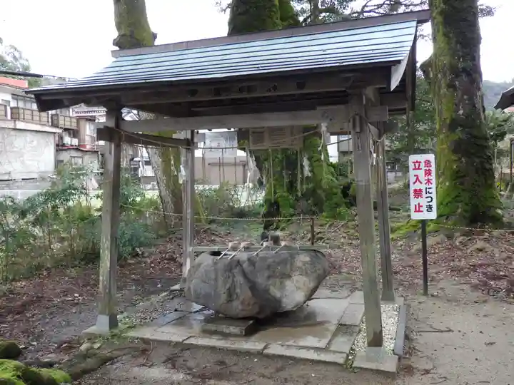 三朝神社の手水舎