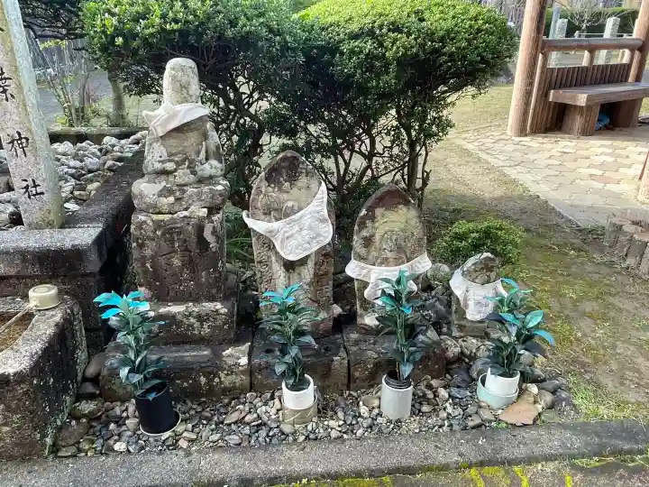 秋葉神社の{uncategorized: "未分類", other: "その他", undefined: "問題あり", building: "その他建物", grave: "お墓", sacred_gate: "鳥居", guardian: "狛犬", statue: "像", buddha: "仏像", history: "歴史", nature: "自然", garden: "庭園", animal: "動物", pagoda: "塔", temizu: "手水舎", mountain_gate: "山門・神門", sanctuary: "本殿・本堂", subordinate: "末社・摂社", art: "芸術", scenery: "景色", jizo: "地蔵", ema: "絵馬", goshuin: "御朱印", omikuji: "おみくじ", items: "授与品その他", amulet: "お守り", goshuincho: "御朱印帳", eats: "食事", festival: "お祭り", votive_dance: "神楽", shichigosan: "七五三参", wedding: "結婚式", experience: "体験その他", initially: "初詣", around: "周辺", anti_infection: "感染症対策"}