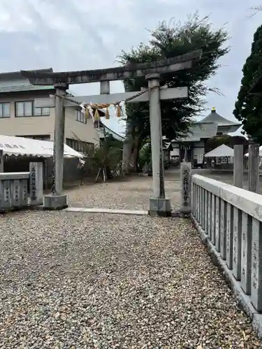 三ツ石神社の鳥居