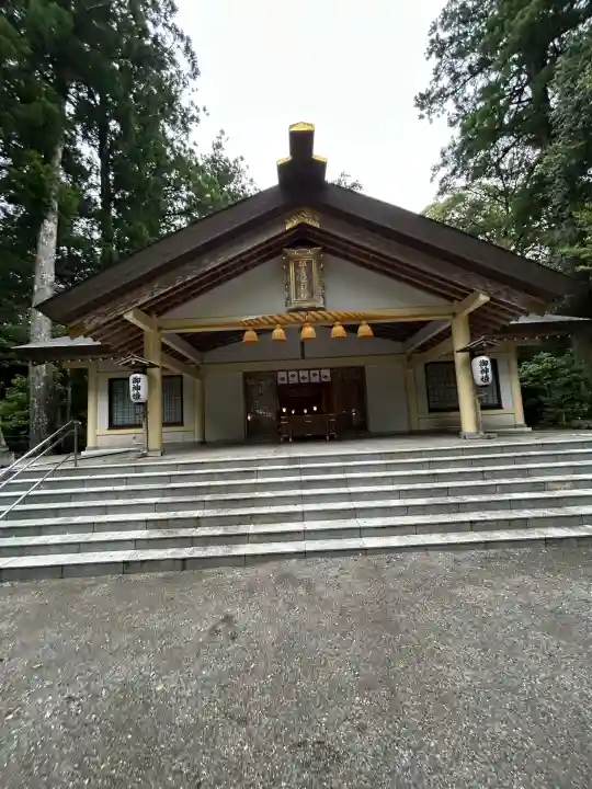 頭之宮四方神社の{uncategorized: "未分類", other: "その他", undefined: "問題あり", building: "その他建物", grave: "お墓", sacred_gate: "鳥居", guardian: "狛犬", statue: "像", buddha: "仏像", history: "歴史", nature: "自然", garden: "庭園", animal: "動物", pagoda: "塔", temizu: "手水舎", mountain_gate: "山門・神門", sanctuary: "本殿・本堂", subordinate: "末社・摂社", art: "芸術", scenery: "景色", jizo: "地蔵", ema: "絵馬", goshuin: "御朱印", omikuji: "おみくじ", items: "授与品その他", amulet: "お守り", goshuincho: "御朱印帳", eats: "食事", festival: "お祭り", votive_dance: "神楽", shichigosan: "七五三参", wedding: "結婚式", experience: "体験その他", initially: "初詣", around: "周辺", anti_infection: "感染症対策"}