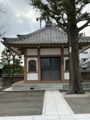 東円寺の{uncategorized: "未分類", other: "その他", undefined: "問題あり", building: "その他建物", grave: "お墓", sacred_gate: "鳥居", guardian: "狛犬", statue: "像", buddha: "仏像", history: "歴史", nature: "自然", garden: "庭園", animal: "動物", pagoda: "塔", temizu: "手水舎", mountain_gate: "山門・神門", sanctuary: "本殿・本堂", subordinate: "末社・摂社", art: "芸術", scenery: "景色", jizo: "地蔵", ema: "絵馬", goshuin: "御朱印", omikuji: "おみくじ", items: "授与品その他", amulet: "お守り", goshuincho: "御朱印帳", eats: "食事", festival: "お祭り", votive_dance: "神楽", shichigosan: "七五三参", wedding: "結婚式", experience: "体験その他", initially: "初詣", around: "周辺", anti_infection: "感染症対策"}