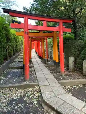 根津神社の{uncategorized: "未分類", other: "その他", undefined: "問題あり", building: "その他建物", grave: "お墓", sacred_gate: "鳥居", guardian: "狛犬", statue: "像", buddha: "仏像", history: "歴史", nature: "自然", garden: "庭園", animal: "動物", pagoda: "塔", temizu: "手水舎", mountain_gate: "山門・神門", sanctuary: "本殿・本堂", subordinate: "末社・摂社", art: "芸術", scenery: "景色", jizo: "地蔵", ema: "絵馬", goshuin: "御朱印", omikuji: "おみくじ", items: "授与品その他", amulet: "お守り", goshuincho: "御朱印帳", eats: "食事", festival: "お祭り", votive_dance: "神楽", shichigosan: "七五三参", wedding: "結婚式", experience: "体験その他", initially: "初詣", around: "周辺", anti_infection: "感染症対策"}
