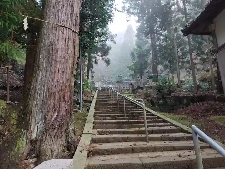 泉岡一言神社の{uncategorized: "未分類", other: "その他", undefined: "問題あり", building: "その他建物", grave: "お墓", sacred_gate: "鳥居", guardian: "狛犬", statue: "像", buddha: "仏像", history: "歴史", nature: "自然", garden: "庭園", animal: "動物", pagoda: "塔", temizu: "手水舎", mountain_gate: "山門・神門", sanctuary: "本殿・本堂", subordinate: "末社・摂社", art: "芸術", scenery: "景色", jizo: "地蔵", ema: "絵馬", goshuin: "御朱印", omikuji: "おみくじ", items: "授与品その他", amulet: "お守り", goshuincho: "御朱印帳", eats: "食事", festival: "お祭り", votive_dance: "神楽", shichigosan: "七五三参", wedding: "結婚式", experience: "体験その他", initially: "初詣", around: "周辺", anti_infection: "感染症対策"}