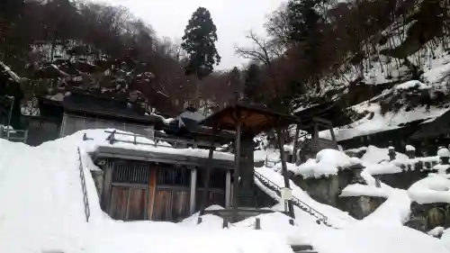 立石寺奥之院の{uncategorized: "未分類", other: "その他", undefined: "問題あり", building: "その他建物", grave: "お墓", sacred_gate: "鳥居", guardian: "狛犬", statue: "像", buddha: "仏像", history: "歴史", nature: "自然", garden: "庭園", animal: "動物", pagoda: "塔", temizu: "手水舎", mountain_gate: "山門・神門", sanctuary: "本殿・本堂", subordinate: "末社・摂社", art: "芸術", scenery: "景色", jizo: "地蔵", ema: "絵馬", goshuin: "御朱印", omikuji: "おみくじ", items: "授与品その他", amulet: "お守り", goshuincho: "御朱印帳", eats: "食事", festival: "お祭り", votive_dance: "神楽", shichigosan: "七五三参", wedding: "結婚式", experience: "体験その他", initially: "初詣", around: "周辺", anti_infection: "感染症対策"}