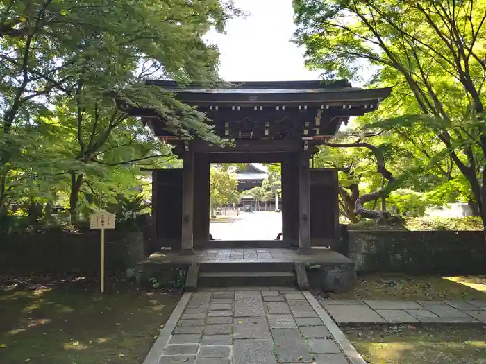 東漸寺の山門