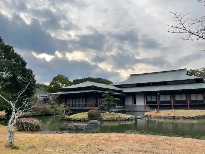 宇佐神宮の{uncategorized: "未分類", other: "その他", undefined: "問題あり", building: "その他建物", grave: "お墓", sacred_gate: "鳥居", guardian: "狛犬", statue: "像", buddha: "仏像", history: "歴史", nature: "自然", garden: "庭園", animal: "動物", pagoda: "塔", temizu: "手水舎", mountain_gate: "山門・神門", sanctuary: "本殿・本堂", subordinate: "末社・摂社", art: "芸術", scenery: "景色", jizo: "地蔵", ema: "絵馬", goshuin: "御朱印", omikuji: "おみくじ", items: "授与品その他", amulet: "お守り", goshuincho: "御朱印帳", eats: "食事", festival: "お祭り", votive_dance: "神楽", shichigosan: "七五三参", wedding: "結婚式", experience: "体験その他", initially: "初詣", around: "周辺", anti_infection: "感染症対策"}