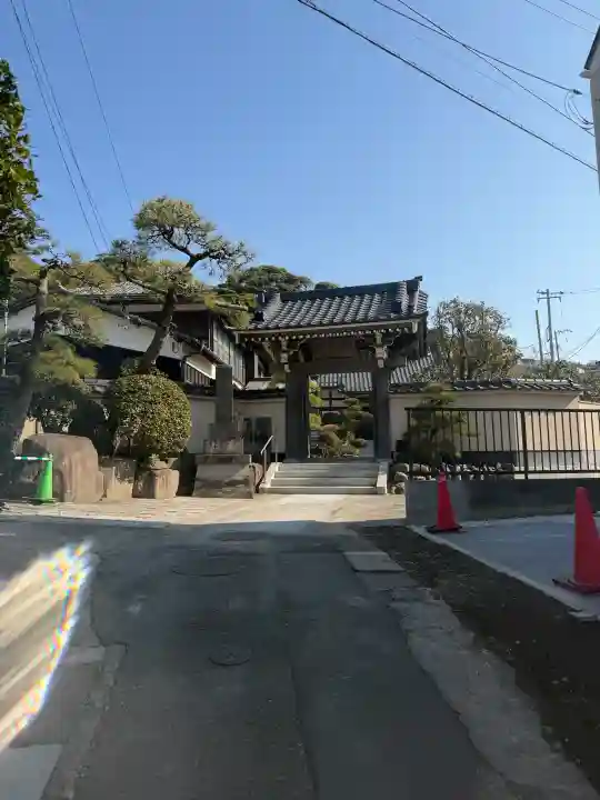 東漸寺の{uncategorized: "未分類", other: "その他", undefined: "問題あり", building: "その他建物", grave: "お墓", sacred_gate: "鳥居", guardian: "狛犬", statue: "像", buddha: "仏像", history: "歴史", nature: "自然", garden: "庭園", animal: "動物", pagoda: "塔", temizu: "手水舎", mountain_gate: "山門・神門", sanctuary: "本殿・本堂", subordinate: "末社・摂社", art: "芸術", scenery: "景色", jizo: "地蔵", ema: "絵馬", goshuin: "御朱印", omikuji: "おみくじ", items: "授与品その他", amulet: "お守り", goshuincho: "御朱印帳", eats: "食事", festival: "お祭り", votive_dance: "神楽", shichigosan: "七五三参", wedding: "結婚式", experience: "体験その他", initially: "初詣", around: "周辺", anti_infection: "感染症対策"}