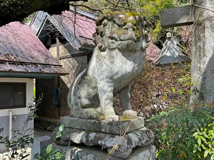 黒戸奈神社の狛犬