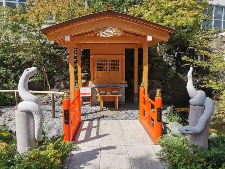蛇窪神社の末社・摂社