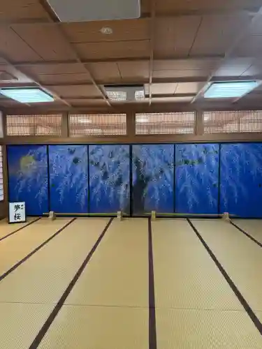 宝徳寺の{uncategorized: "未分類", other: "その他", undefined: "問題あり", building: "その他建物", grave: "お墓", sacred_gate: "鳥居", guardian: "狛犬", statue: "像", buddha: "仏像", history: "歴史", nature: "自然", garden: "庭園", animal: "動物", pagoda: "塔", temizu: "手水舎", mountain_gate: "山門・神門", sanctuary: "本殿・本堂", subordinate: "末社・摂社", art: "芸術", scenery: "景色", jizo: "地蔵", ema: "絵馬", goshuin: "御朱印", omikuji: "おみくじ", items: "授与品その他", amulet: "お守り", goshuincho: "御朱印帳", eats: "食事", festival: "お祭り", votive_dance: "神楽", shichigosan: "七五三参", wedding: "結婚式", experience: "体験その他", initially: "初詣", around: "周辺", anti_infection: "感染症対策"}