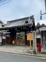 蓮光寺の山門・神門