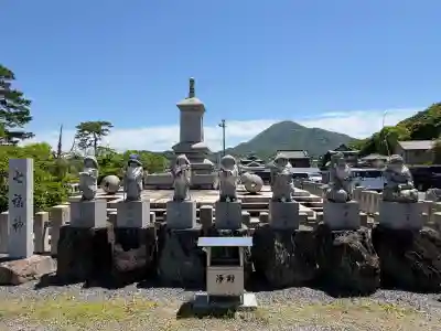 善通寺の{uncategorized: "未分類", other: "その他", undefined: "問題あり", building: "その他建物", grave: "お墓", sacred_gate: "鳥居", guardian: "狛犬", statue: "像", buddha: "仏像", history: "歴史", nature: "自然", garden: "庭園", animal: "動物", pagoda: "塔", temizu: "手水舎", mountain_gate: "山門・神門", sanctuary: "本殿・本堂", subordinate: "末社・摂社", art: "芸術", scenery: "景色", jizo: "地蔵", ema: "絵馬", goshuin: "御朱印", omikuji: "おみくじ", items: "授与品その他", amulet: "お守り", goshuincho: "御朱印帳", eats: "食事", festival: "お祭り", votive_dance: "神楽", shichigosan: "七五三参", wedding: "結婚式", experience: "体験その他", initially: "初詣", around: "周辺", anti_infection: "感染症対策"}