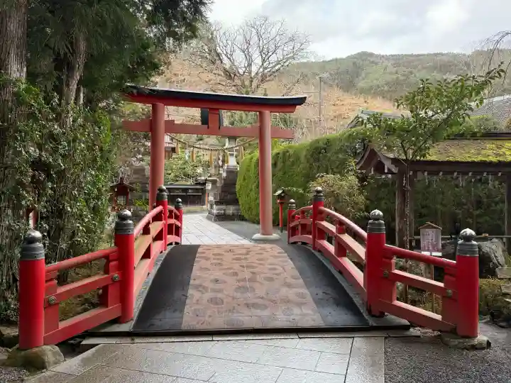 天河大辨財天社の{uncategorized: "未分類", other: "その他", undefined: "問題あり", building: "その他建物", grave: "お墓", sacred_gate: "鳥居", guardian: "狛犬", statue: "像", buddha: "仏像", history: "歴史", nature: "自然", garden: "庭園", animal: "動物", pagoda: "塔", temizu: "手水舎", mountain_gate: "山門・神門", sanctuary: "本殿・本堂", subordinate: "末社・摂社", art: "芸術", scenery: "景色", jizo: "地蔵", ema: "絵馬", goshuin: "御朱印", omikuji: "おみくじ", items: "授与品その他", amulet: "お守り", goshuincho: "御朱印帳", eats: "食事", festival: "お祭り", votive_dance: "神楽", shichigosan: "七五三参", wedding: "結婚式", experience: "体験その他", initially: "初詣", around: "周辺", anti_infection: "感染症対策"}