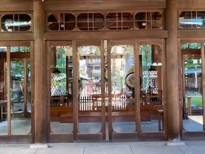 白金氷川神社の本殿・本堂