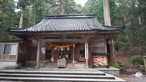 雄山神社中宮祈願殿の本殿・本堂
