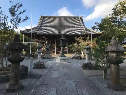 穴太寺の本殿・本堂
