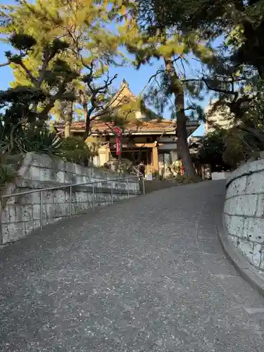 深光寺の{uncategorized: "未分類", other: "その他", undefined: "問題あり", building: "その他建物", grave: "お墓", sacred_gate: "鳥居", guardian: "狛犬", statue: "像", buddha: "仏像", history: "歴史", nature: "自然", garden: "庭園", animal: "動物", pagoda: "塔", temizu: "手水舎", mountain_gate: "山門・神門", sanctuary: "本殿・本堂", subordinate: "末社・摂社", art: "芸術", scenery: "景色", jizo: "地蔵", ema: "絵馬", goshuin: "御朱印", omikuji: "おみくじ", items: "授与品その他", amulet: "お守り", goshuincho: "御朱印帳", eats: "食事", festival: "お祭り", votive_dance: "神楽", shichigosan: "七五三参", wedding: "結婚式", experience: "体験その他", initially: "初詣", around: "周辺", anti_infection: "感染症対策"}