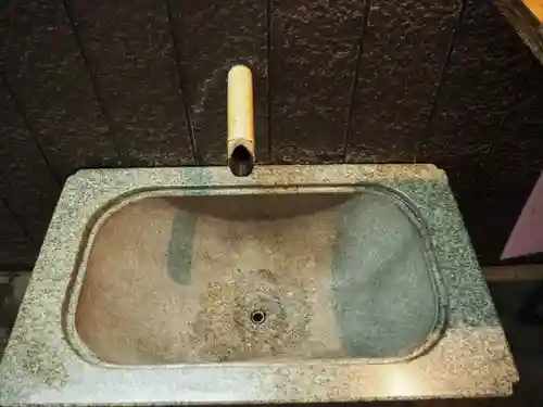 豊岩稲荷神社の手水舎