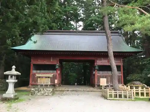 出羽神社(出羽三山神社)～三神合祭殿～の山門・神門