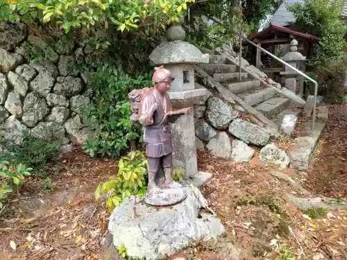 志波加神社の{uncategorized: "未分類", other: "その他", undefined: "問題あり", building: "その他建物", grave: "お墓", sacred_gate: "鳥居", guardian: "狛犬", statue: "像", buddha: "仏像", history: "歴史", nature: "自然", garden: "庭園", animal: "動物", pagoda: "塔", temizu: "手水舎", mountain_gate: "山門・神門", sanctuary: "本殿・本堂", subordinate: "末社・摂社", art: "芸術", scenery: "景色", jizo: "地蔵", ema: "絵馬", goshuin: "御朱印", omikuji: "おみくじ", items: "授与品その他", amulet: "お守り", goshuincho: "御朱印帳", eats: "食事", festival: "お祭り", votive_dance: "神楽", shichigosan: "七五三参", wedding: "結婚式", experience: "体験その他", initially: "初詣", around: "周辺", anti_infection: "感染症対策"}