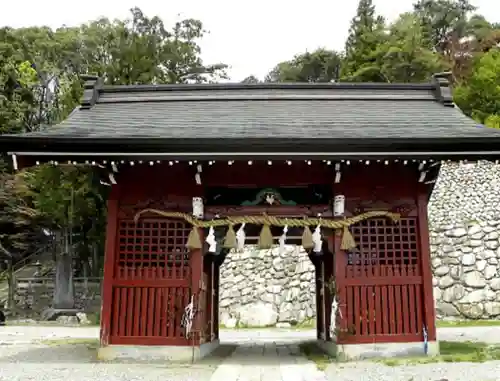 郊戸八幡宮の山門