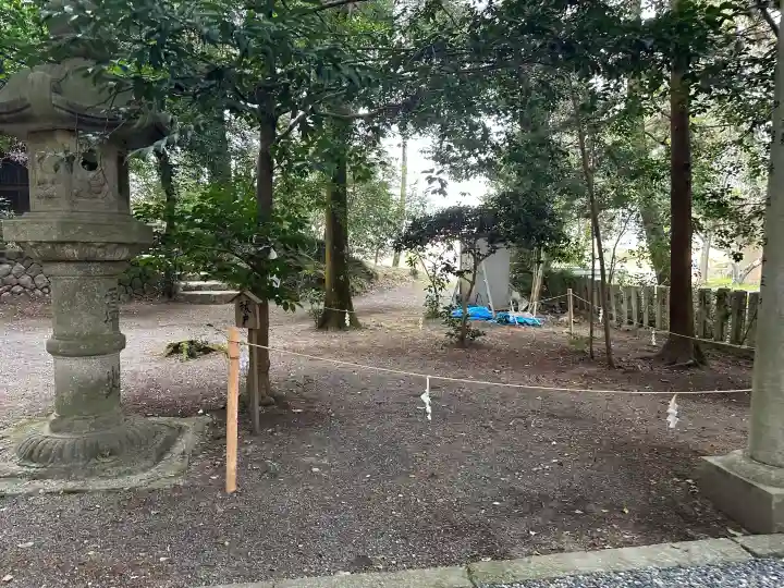 平群神社の{uncategorized: "未分類", other: "その他", undefined: "問題あり", building: "その他建物", grave: "お墓", sacred_gate: "鳥居", guardian: "狛犬", statue: "像", buddha: "仏像", history: "歴史", nature: "自然", garden: "庭園", animal: "動物", pagoda: "塔", temizu: "手水舎", mountain_gate: "山門・神門", sanctuary: "本殿・本堂", subordinate: "末社・摂社", art: "芸術", scenery: "景色", jizo: "地蔵", ema: "絵馬", goshuin: "御朱印", omikuji: "おみくじ", items: "授与品その他", amulet: "お守り", goshuincho: "御朱印帳", eats: "食事", festival: "お祭り", votive_dance: "神楽", shichigosan: "七五三参", wedding: "結婚式", experience: "体験その他", initially: "初詣", around: "周辺", anti_infection: "感染症対策"}