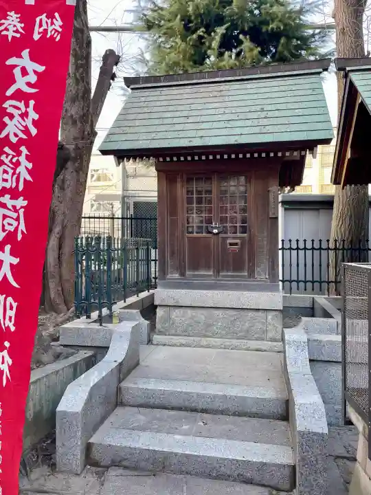 女塚神社の{uncategorized: "未分類", other: "その他", undefined: "問題あり", building: "その他建物", grave: "お墓", sacred_gate: "鳥居", guardian: "狛犬", statue: "像", buddha: "仏像", history: "歴史", nature: "自然", garden: "庭園", animal: "動物", pagoda: "塔", temizu: "手水舎", mountain_gate: "山門・神門", sanctuary: "本殿・本堂", subordinate: "末社・摂社", art: "芸術", scenery: "景色", jizo: "地蔵", ema: "絵馬", goshuin: "御朱印", omikuji: "おみくじ", items: "授与品その他", amulet: "お守り", goshuincho: "御朱印帳", eats: "食事", festival: "お祭り", votive_dance: "神楽", shichigosan: "七五三参", wedding: "結婚式", experience: "体験その他", initially: "初詣", around: "周辺", anti_infection: "感染症対策"}