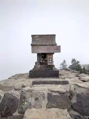 禰固岳神社の本殿