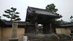 無量光寺の山門