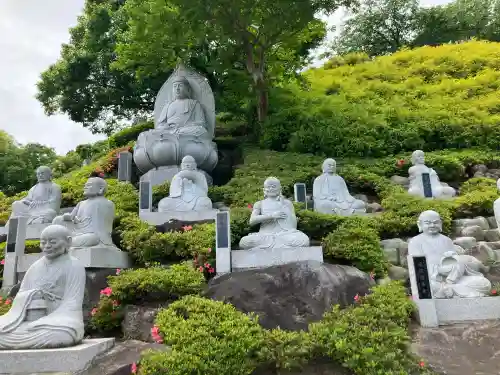 観音寺の{uncategorized: "未分類", other: "その他", undefined: "問題あり", building: "その他建物", grave: "お墓", sacred_gate: "鳥居", guardian: "狛犬", statue: "像", buddha: "仏像", history: "歴史", nature: "自然", garden: "庭園", animal: "動物", pagoda: "塔", temizu: "手水舎", mountain_gate: "山門・神門", sanctuary: "本殿・本堂", subordinate: "末社・摂社", art: "芸術", scenery: "景色", jizo: "地蔵", ema: "絵馬", goshuin: "御朱印", omikuji: "おみくじ", items: "授与品その他", amulet: "お守り", goshuincho: "御朱印帳", eats: "食事", festival: "お祭り", votive_dance: "神楽", shichigosan: "七五三参", wedding: "結婚式", experience: "体験その他", initially: "初詣", around: "周辺", anti_infection: "感染症対策"}