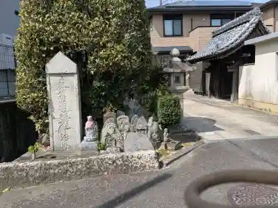 蓮聖寺の{uncategorized: "未分類", other: "その他", undefined: "問題あり", building: "その他建物", grave: "お墓", sacred_gate: "鳥居", guardian: "狛犬", statue: "像", buddha: "仏像", history: "歴史", nature: "自然", garden: "庭園", animal: "動物", pagoda: "塔", temizu: "手水舎", mountain_gate: "山門・神門", sanctuary: "本殿・本堂", subordinate: "末社・摂社", art: "芸術", scenery: "景色", jizo: "地蔵", ema: "絵馬", goshuin: "御朱印", omikuji: "おみくじ", items: "授与品その他", amulet: "お守り", goshuincho: "御朱印帳", eats: "食事", festival: "お祭り", votive_dance: "神楽", shichigosan: "七五三参", wedding: "結婚式", experience: "体験その他", initially: "初詣", around: "周辺", anti_infection: "感染症対策"}