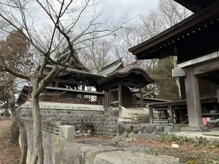 鳥海月山両所宮の{uncategorized: "未分類", other: "その他", undefined: "問題あり", building: "その他建物", grave: "お墓", sacred_gate: "鳥居", guardian: "狛犬", statue: "像", buddha: "仏像", history: "歴史", nature: "自然", garden: "庭園", animal: "動物", pagoda: "塔", temizu: "手水舎", mountain_gate: "山門・神門", sanctuary: "本殿・本堂", subordinate: "末社・摂社", art: "芸術", scenery: "景色", jizo: "地蔵", ema: "絵馬", goshuin: "御朱印", omikuji: "おみくじ", items: "授与品その他", amulet: "お守り", goshuincho: "御朱印帳", eats: "食事", festival: "お祭り", votive_dance: "神楽", shichigosan: "七五三参", wedding: "結婚式", experience: "体験その他", initially: "初詣", around: "周辺", anti_infection: "感染症対策"}