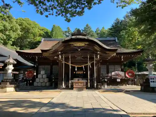 武田神社の本殿・本堂